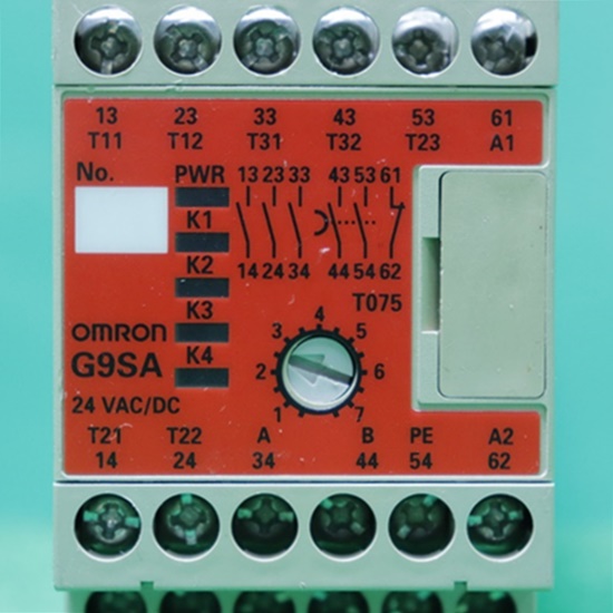 [중고] G9SA-321-T075  옴론 세이프티 릴레이 유닛