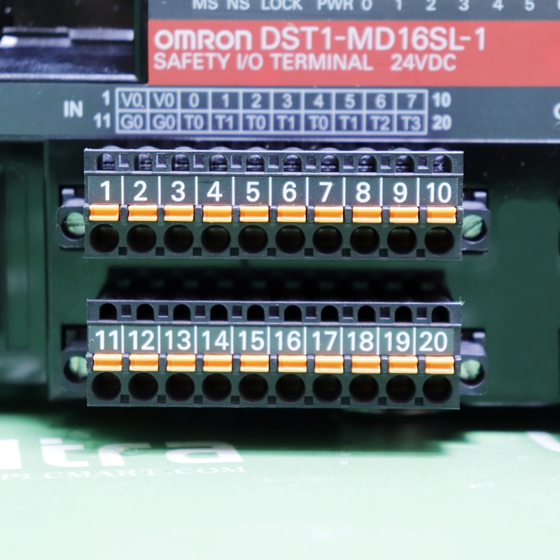 [중고] DST1-MD16SL-1 옴론 세이프티 터미널 24VDC