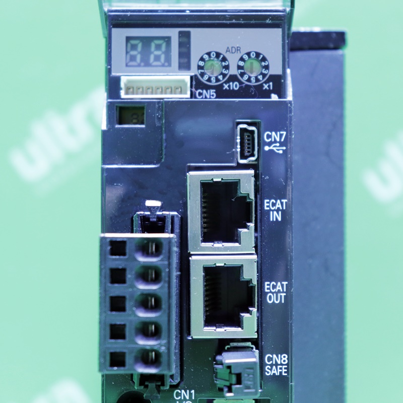 [중고] R88D-KN04H-ECT-L OMRON EtherCAT 통신 내장 리니어 모터제어 타입형 AC 서보 드라이버