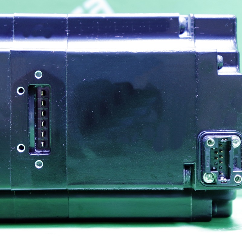 [중고] SGM7J-08AFD2C 야스카와 750W 서보모터