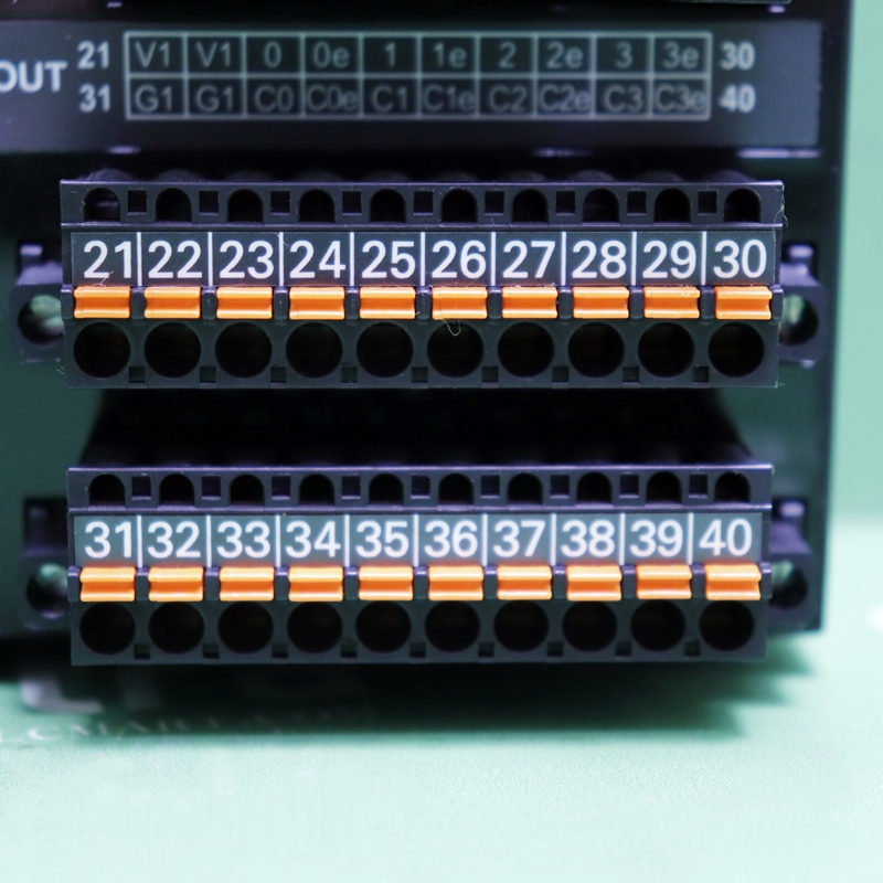 [증고] DST1-MRD08SL-1 옴론(오므론) 세이프티 I/O 터미널