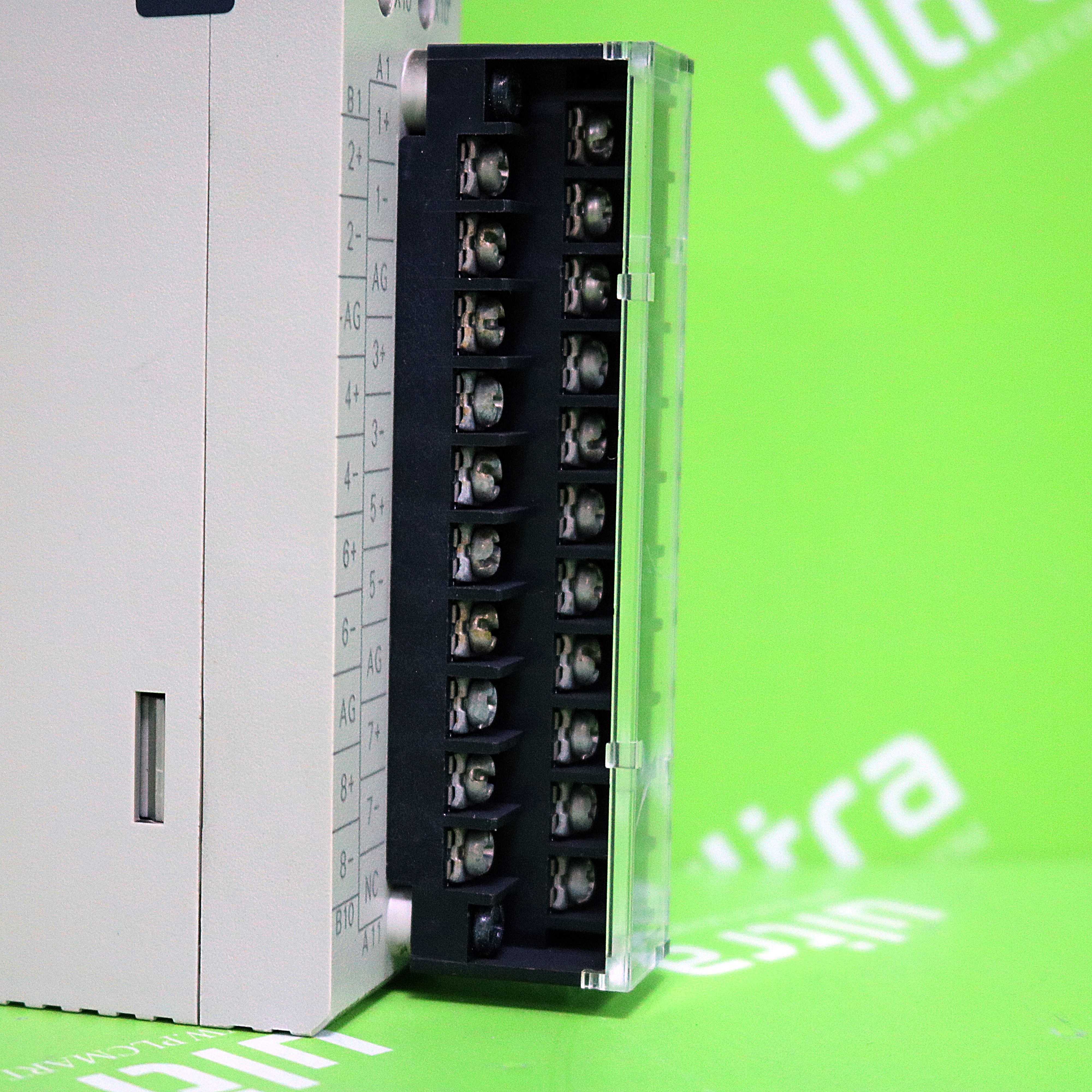 [중고] CS1W-AD081-V1 옴론 컨트롤러