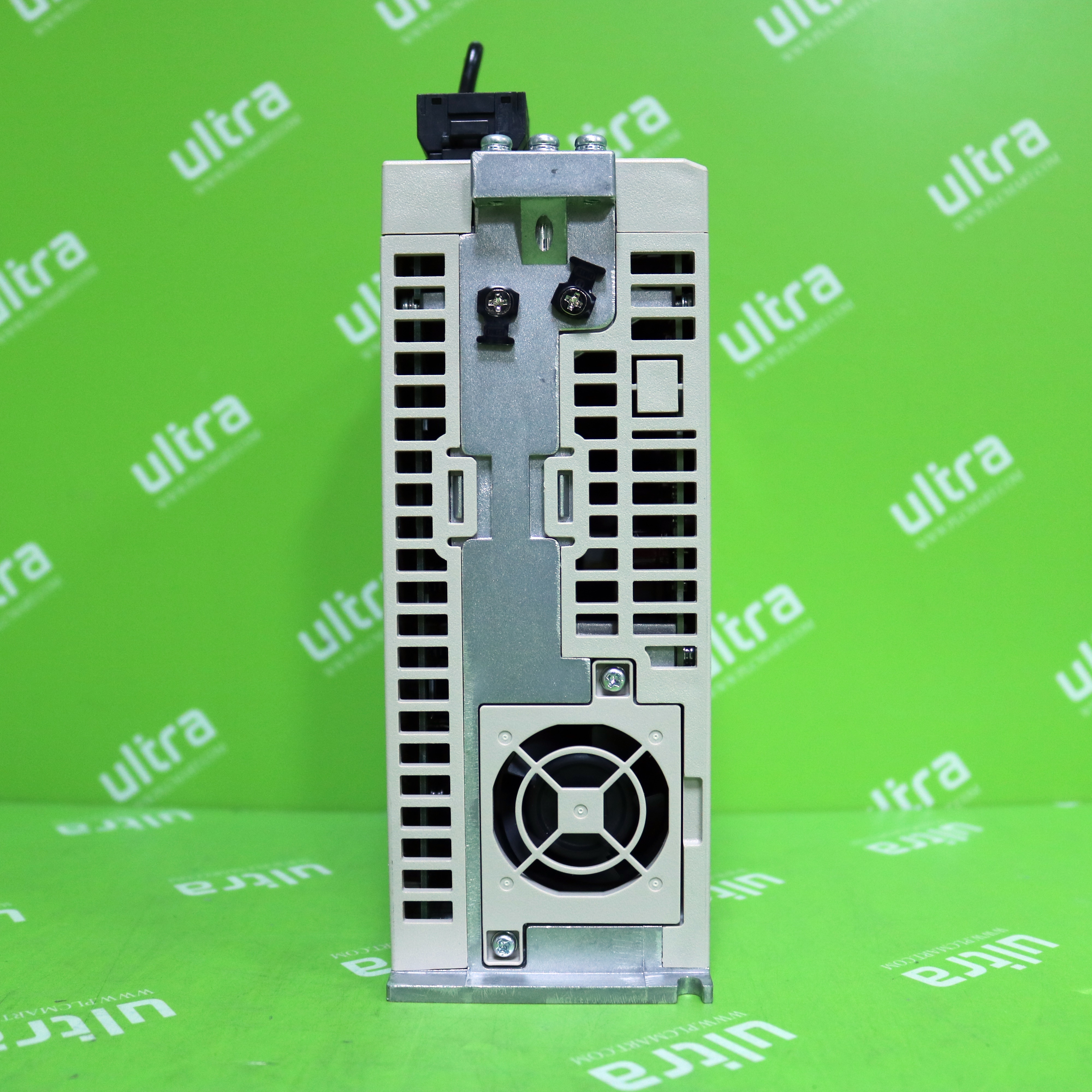 [중고] SGD7W-1R6A20A 야스카와 서보 드라이버
