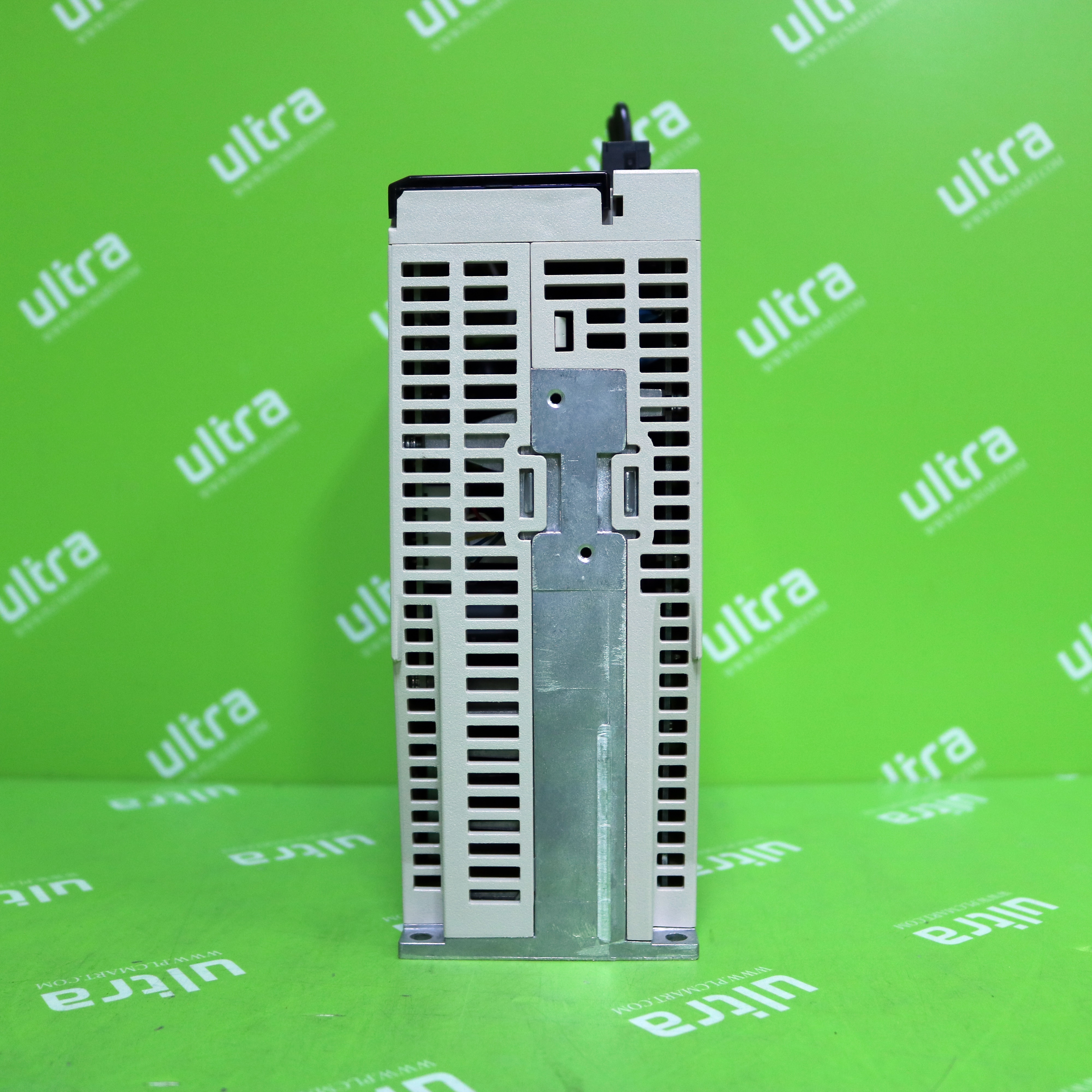 [중고] SGD7W-1R6A20A 야스카와 서보 드라이버