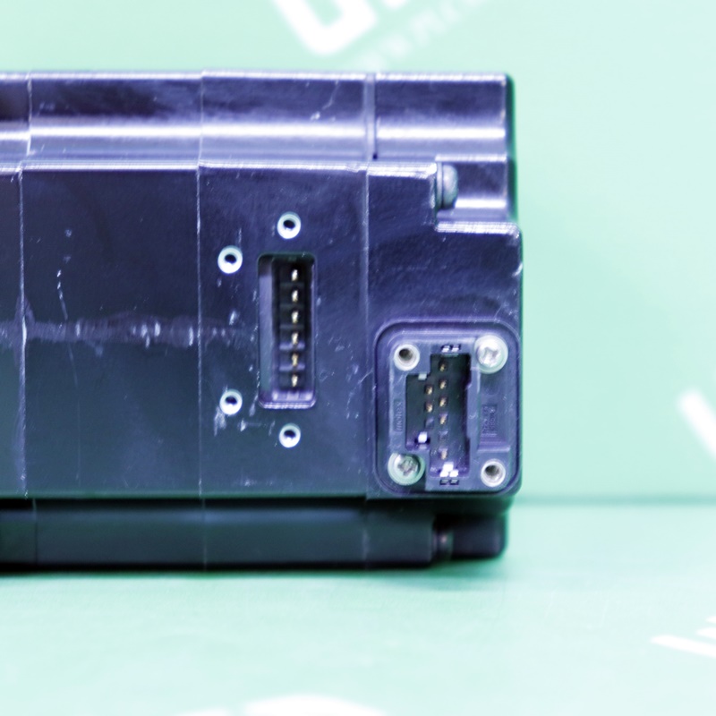 [중고] SGM7J-02AFD21 야스카와 0.2kw 서보모터