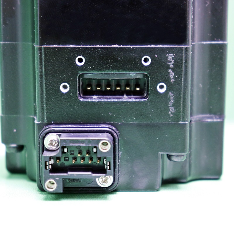 [중고] SGM7J-04AFD61 야스카와 400W 서보모터